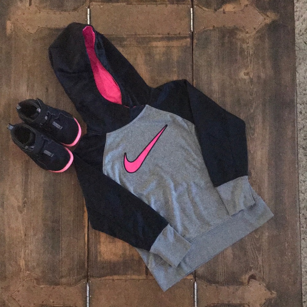 Little girls size Sm Nike therma-fit sweatshirt
